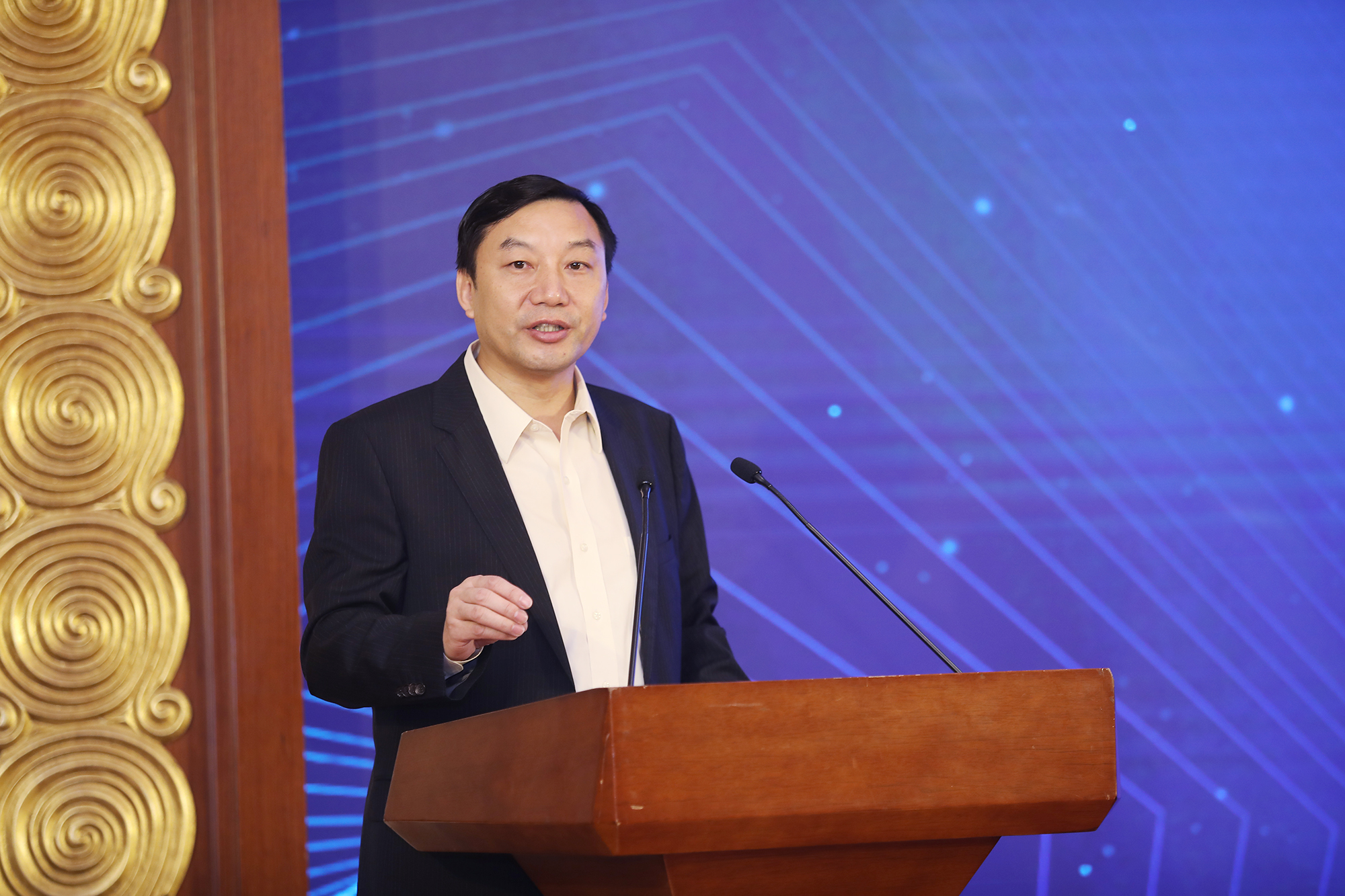 2 上海证券交易所副总经理 刘逖.jpg